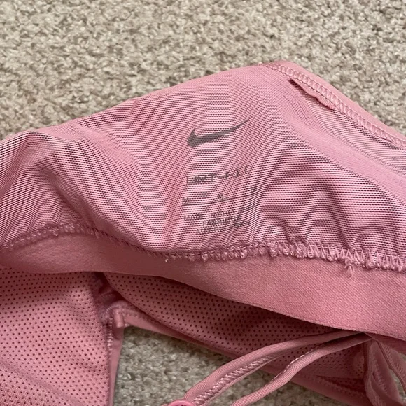Nike Dri Fit light pink sports bra crop top removable pads adjustable strap M - Picture 4 of 4